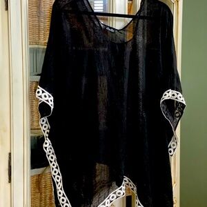 Poncho Black and White